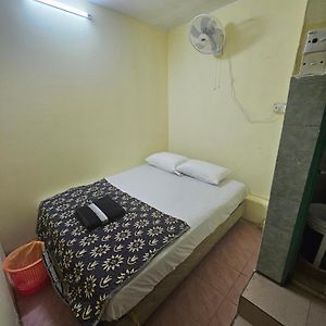 Kamar double standard